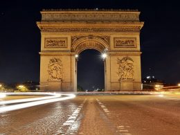 Arco do Triunfo em Paris à noite