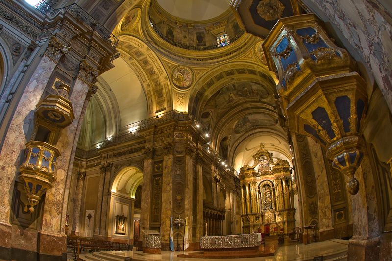 Beleza da área interna na Catedral Metropolitana de Buenos Aires