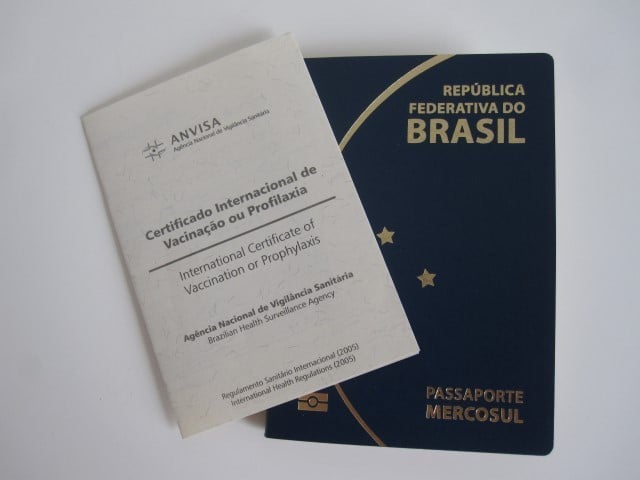 Certificado internacional de vacina e um passaporte
