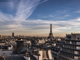 Vista da Torre Eiffel na cidade de Paris