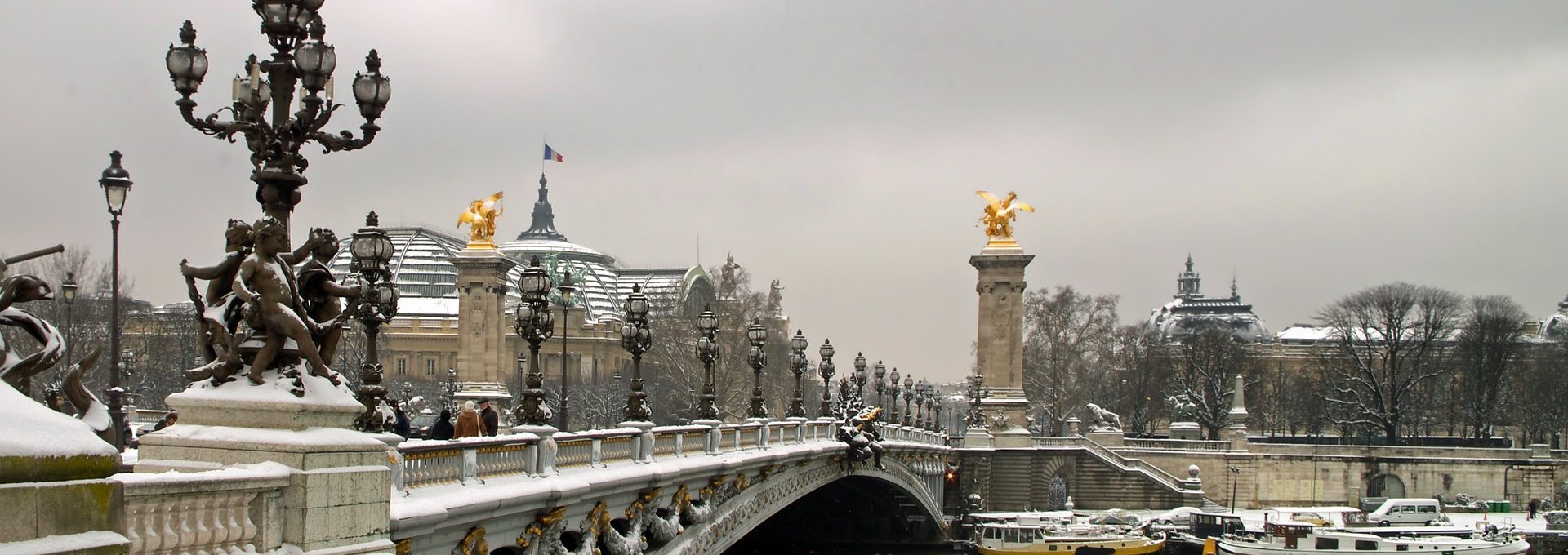 Pont Alexandre LII no inverno em Paris