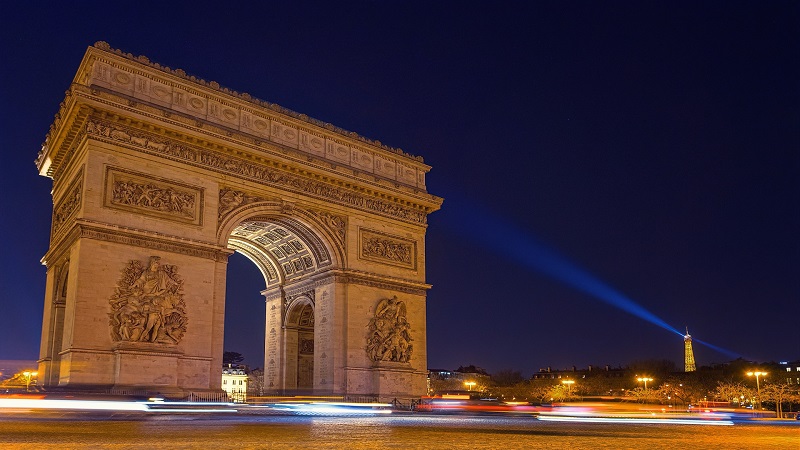 Arco do Triunfo à noite