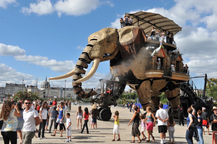 Animatrônico de elefante da Les machines d’Ilê em Nantes