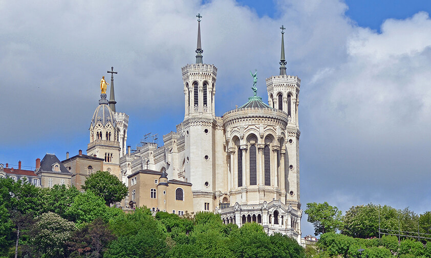 Vista externa da Basílica Notre Dame de Fourvière