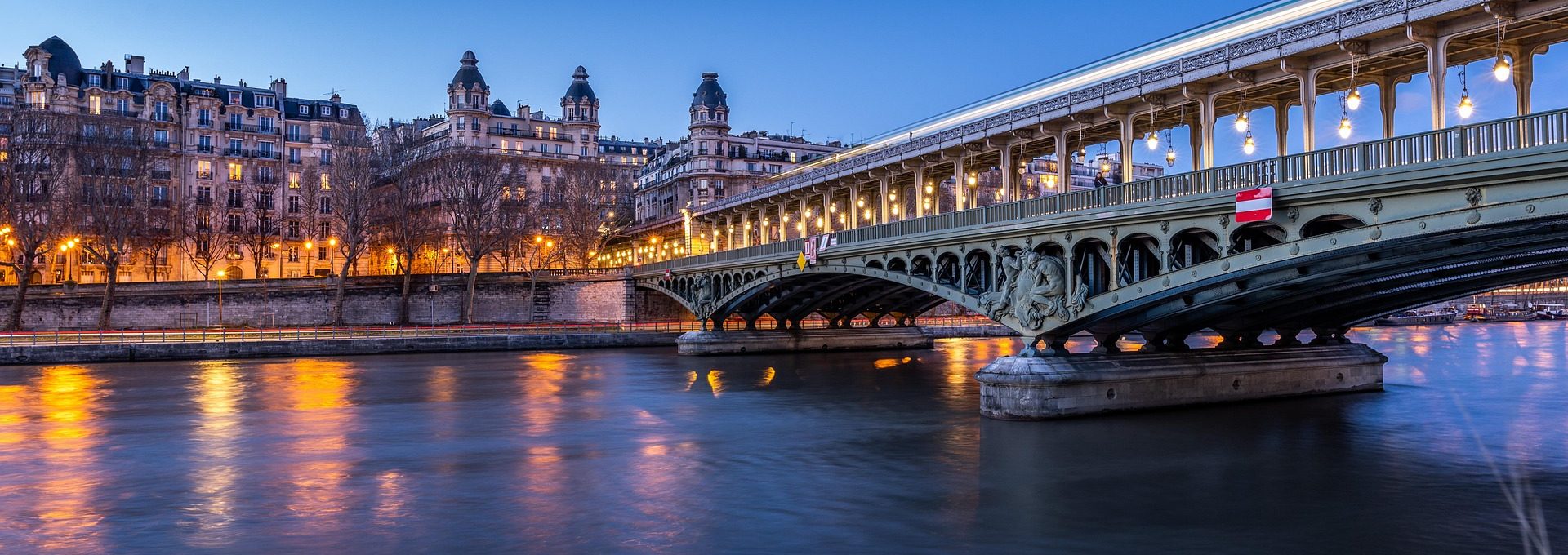 Ponte de Bir-Hakeim em Paris