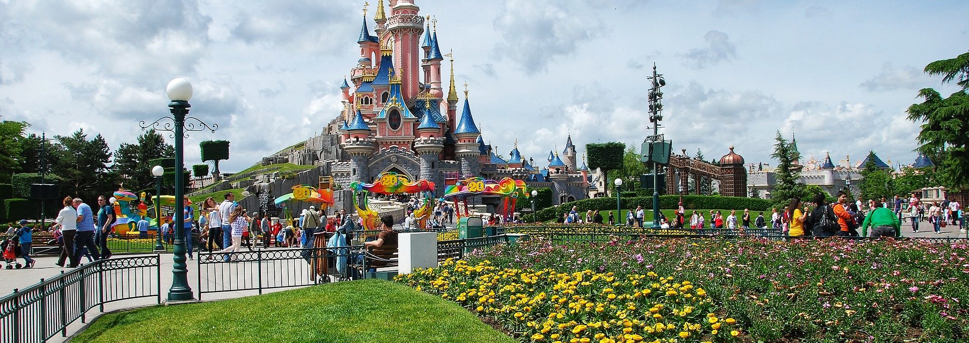 Vista de castelo na Disneyland em Paris