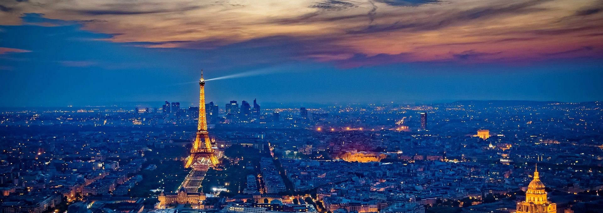 Torre Eiffel durante a noite