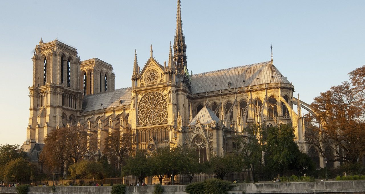 Vista externa da Catedral de Notre Dame