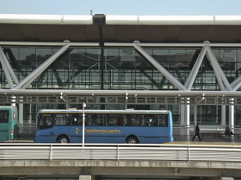 Ônibus do Aeroporto Internacional Comodoro ao centro de Santiago