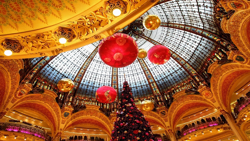 Interior da Galeries La Fayette no Natal