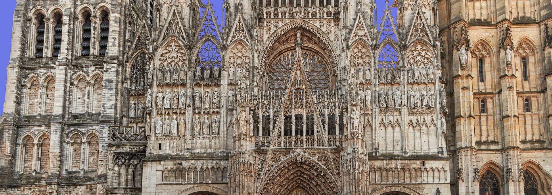 Vista Externa dos detalhes Catedral Notre Dame em Rouen