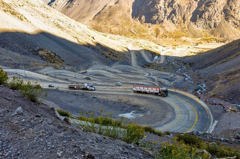 Veículos na Cordilheira dos Andes