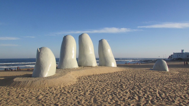 Monumento a Los Dedos em Punta del Este