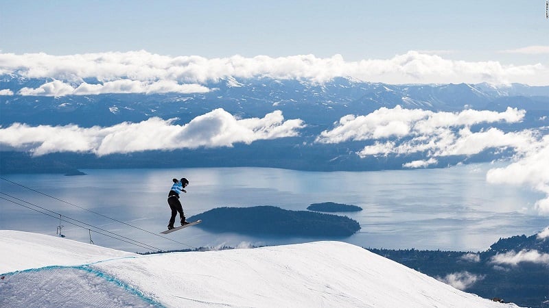 Pessoa esquiando em Bariloche