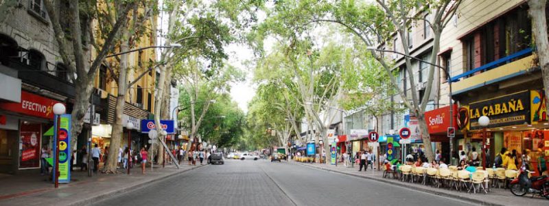 Vista da Avenida San Martín em Mendoza