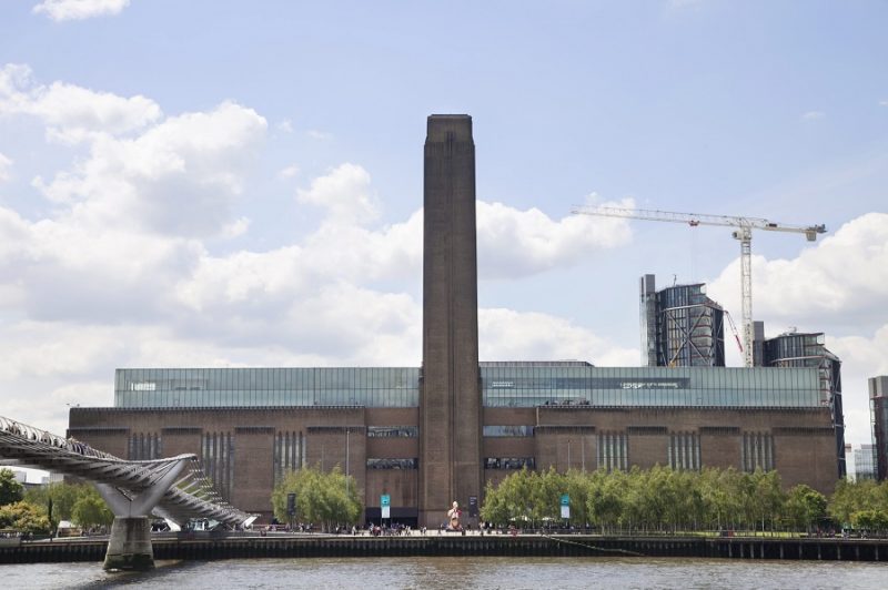 Vista externa do museu Tate Modern. 