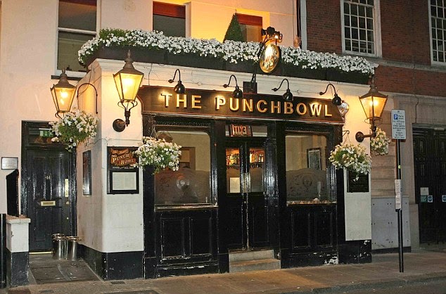 Entrada do bar The Punch Bowl em Londres