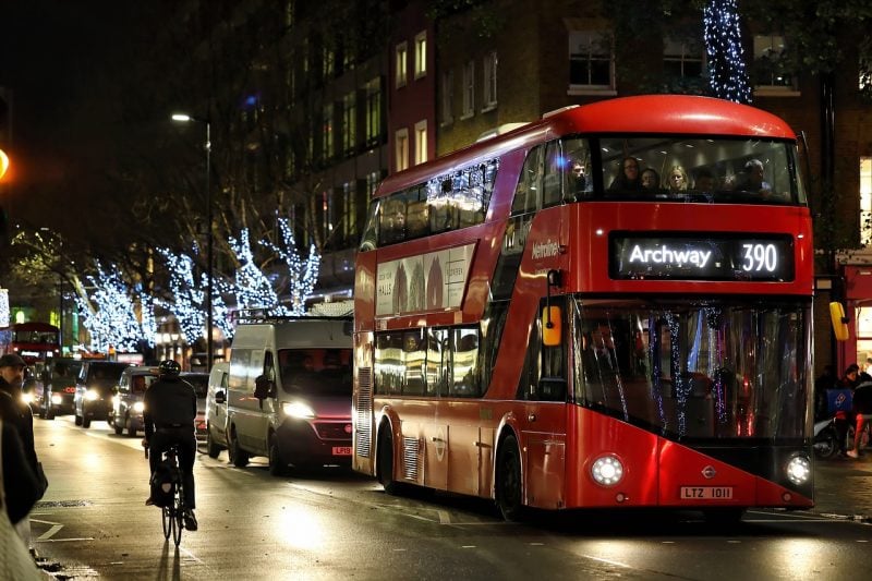 Rua enfeitada para o Natal em Londres