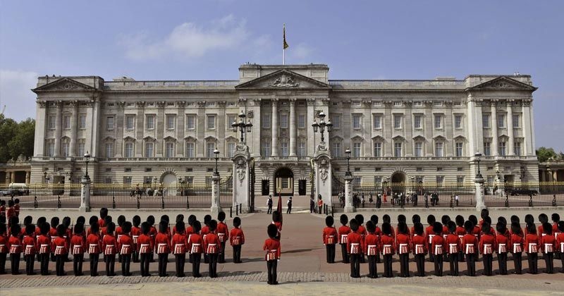 Vista externa do Palácio de Buckingham em Londres