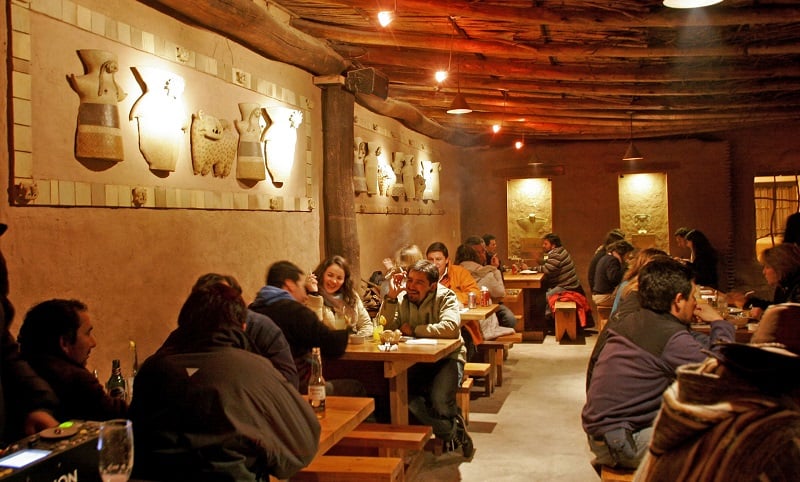 Interior de restaurante em San Pedro Atacama
