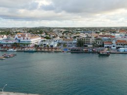 Como viajar barato para Aruba