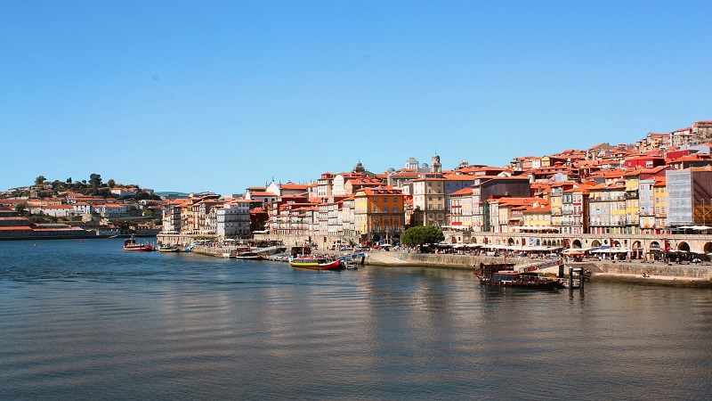 Como sair do aeroporto do Porto e chegar ao centro?