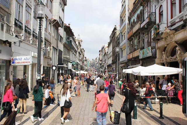 Vista Rua Santa Catarina em Porto