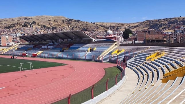 Estádio no Bairro Porteño em Puno