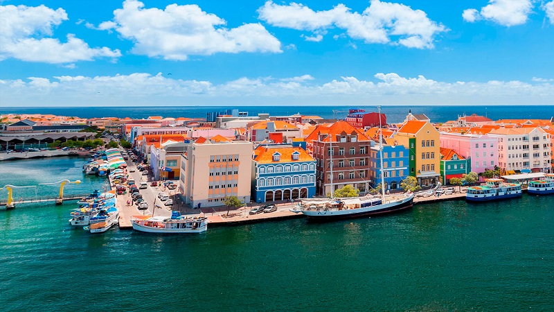 Como viajar barato para Curaçao