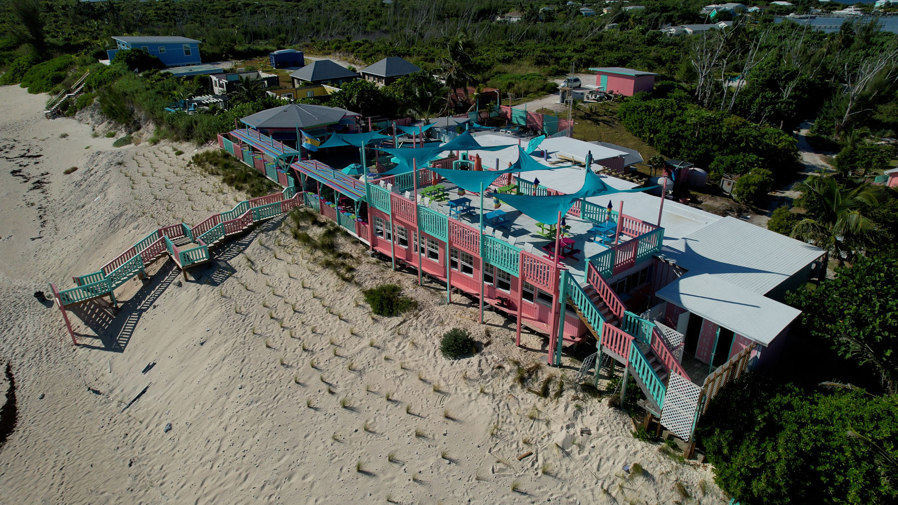 Nipper's Beach Bar & Grill