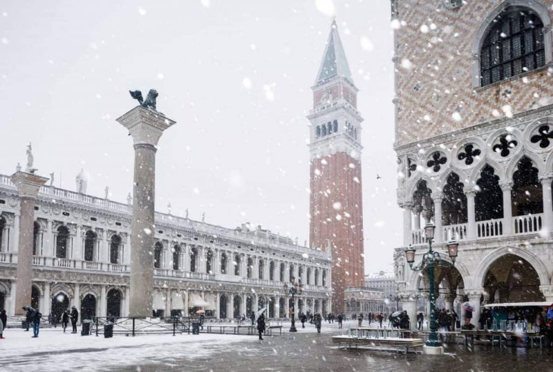 Vista de Veneza em nevoeiro durante o inverno