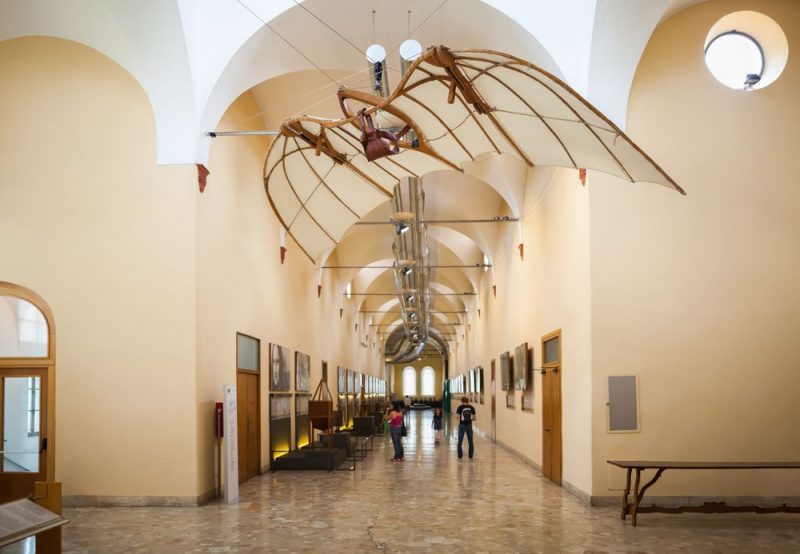 Interior do Museu Nacional de Ciência e Tecnologia Leonardo da Vinci.