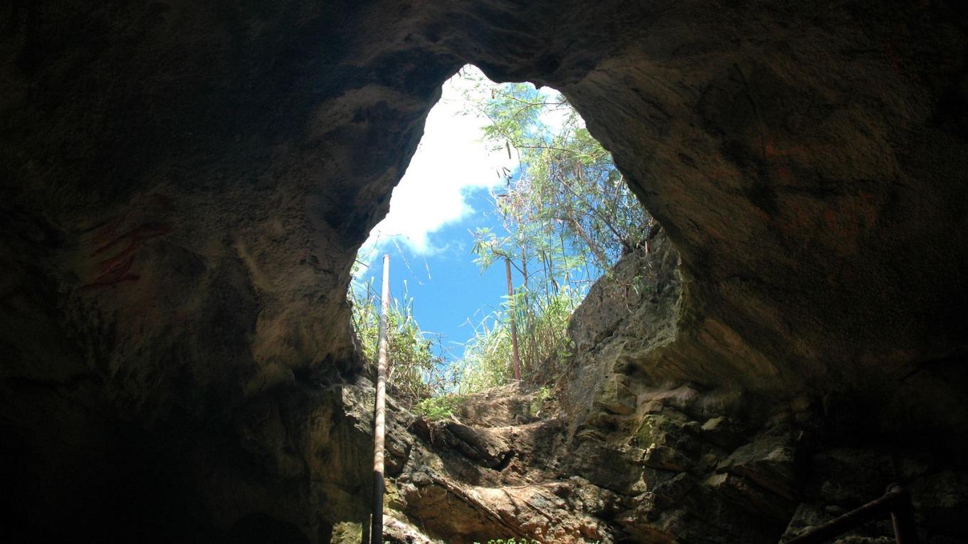 Hatchet Bay Cave