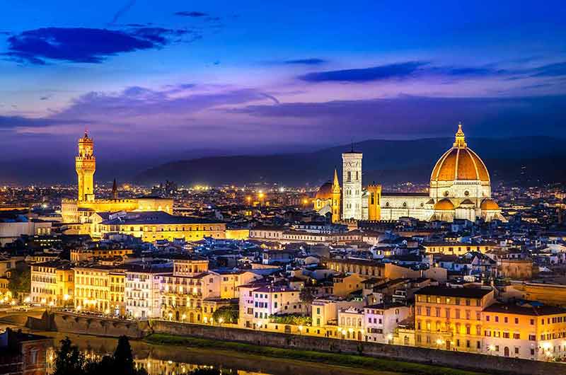 Vista da cidade de Florença à noite