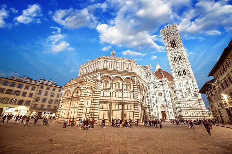 Vista da Piazza del Duomo em Florença, Itália.
