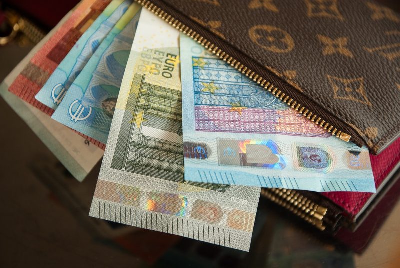 Como levar seu dinheiro para Bruxelas : Dinheiro em espécie

