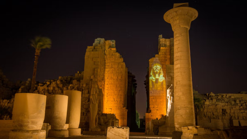 Templo de Karnak à noite