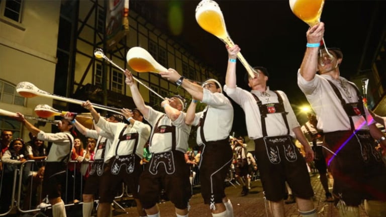 Como ir à Oktoberfest de Blumenau saindo de Florianópolis Como ir à Oktoberfest de Blumenau saindo de Florianópolis