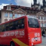 Ônibus turístico em Praga, República Tcheca