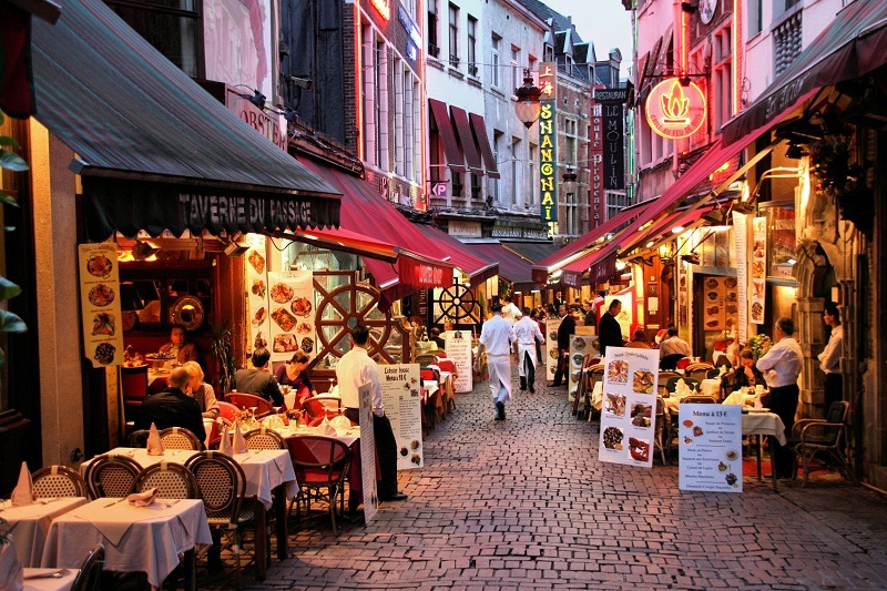 Noite em Bruxelas: Rue des Bouchers 