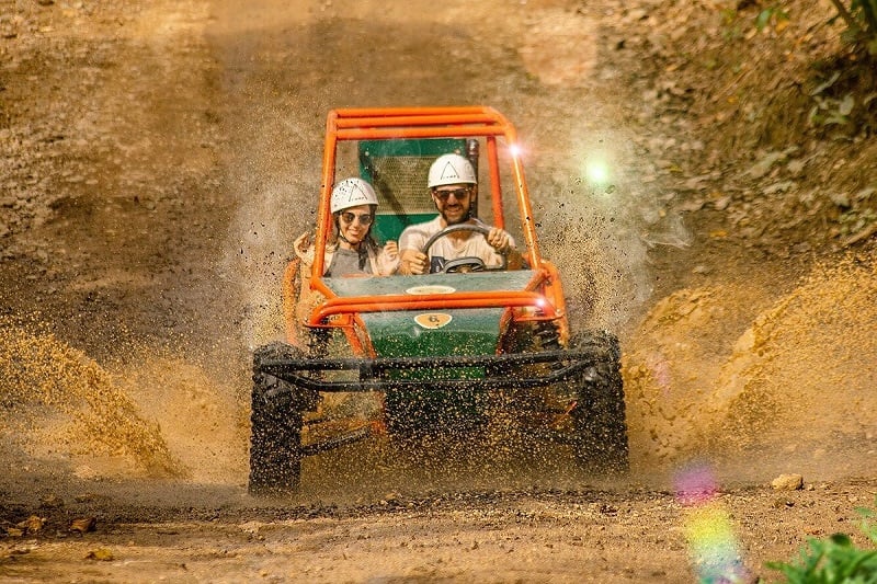 Casal curtindo o La Hacienda Park em Punta Cana