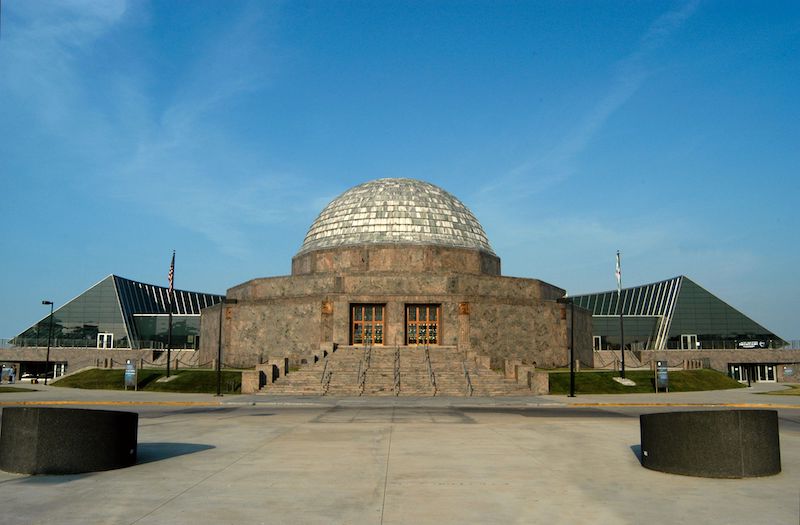Fachada do Adler Planetarium em Chicago