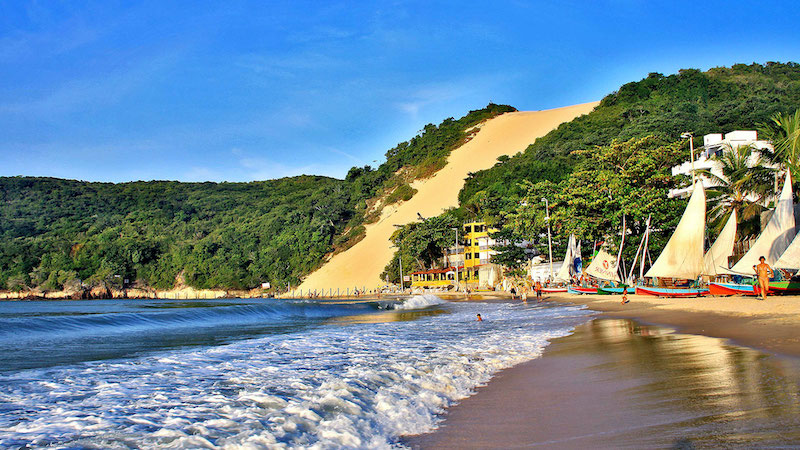 Paisagem da praia de Ponta Negra e do Morro do Careca em Natal