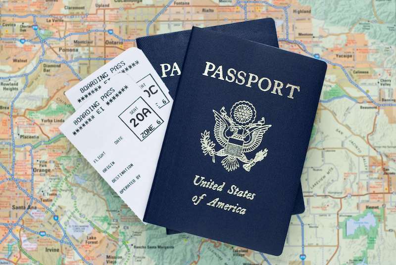 Passaporte e passagens aéreas 