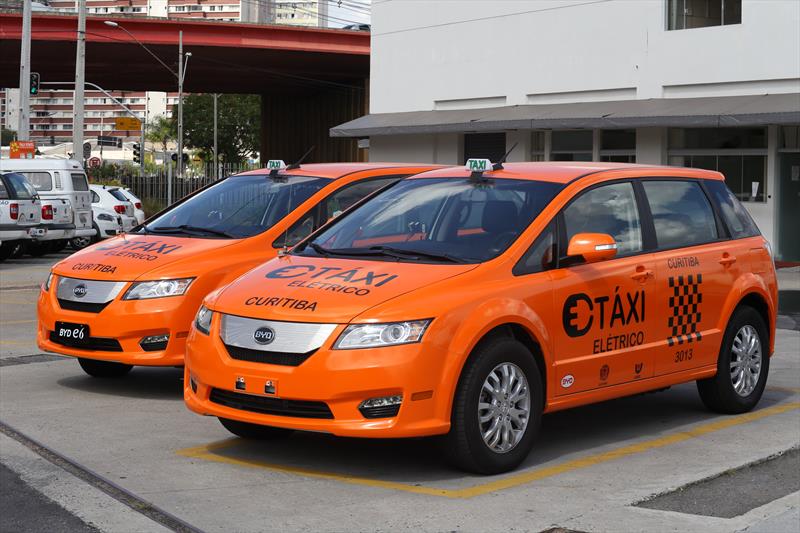 Táxi elétrico em Curitiba