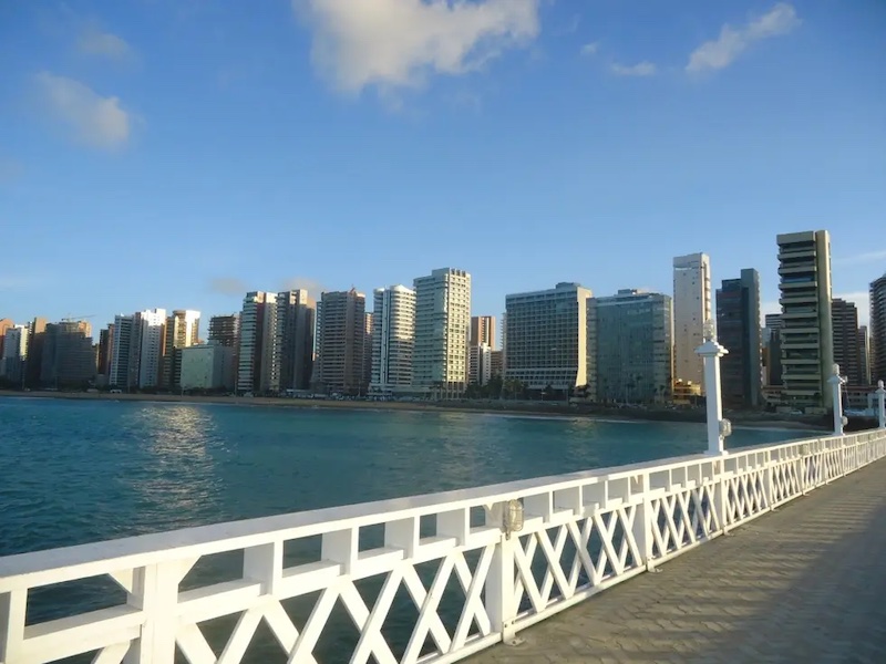 Ponte dos Ingleses na Praia de Iracema