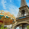 Carrossel perto da Torre Eiffel em Paris