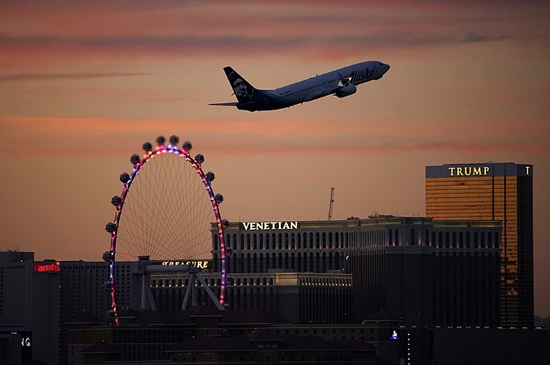 Avião decolando em Las Vegas