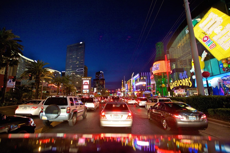 Carros no trânsito em Las Vegas