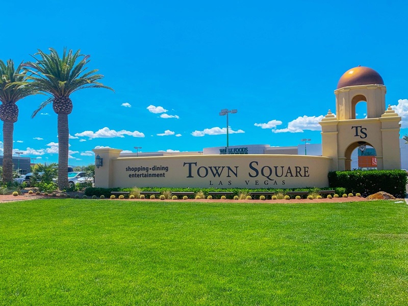 Entrada do shopping Town Square em Las Vegas